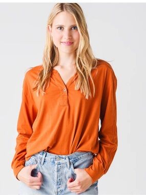 Like new Sz L Xirena rust colored long sleeve